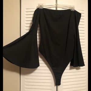 Lulu’s bell sleeve body suit size small